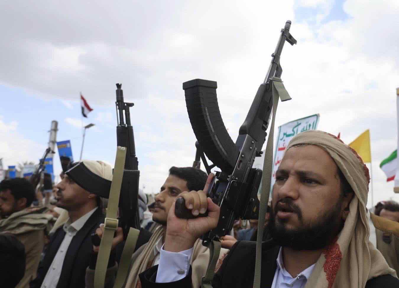 Houthi protestano