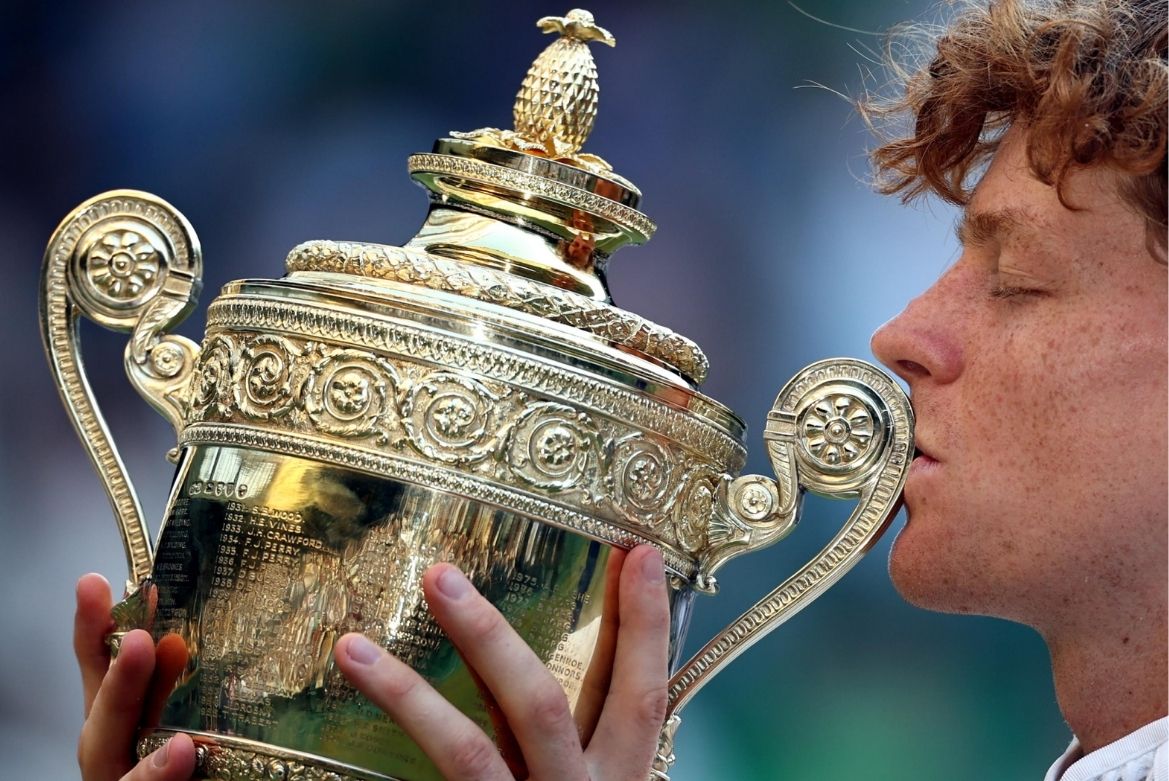 Jannik Sinner non partecipa a un torneo dalla vittoria di Wimbledon per un problema al ginocchio