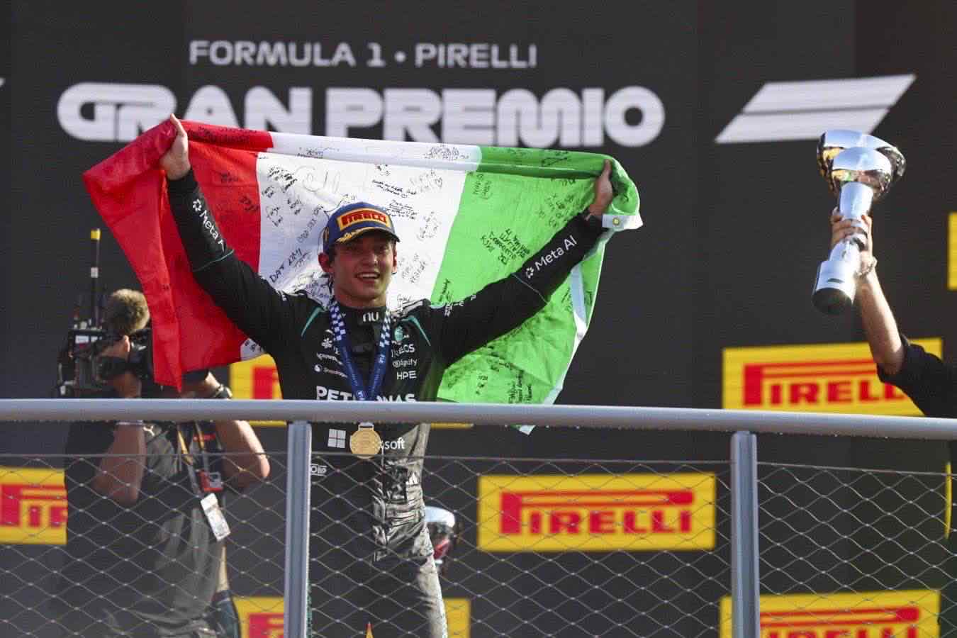 kimi-antonelli-vittoria-monza-premiazione-esultanza-video
