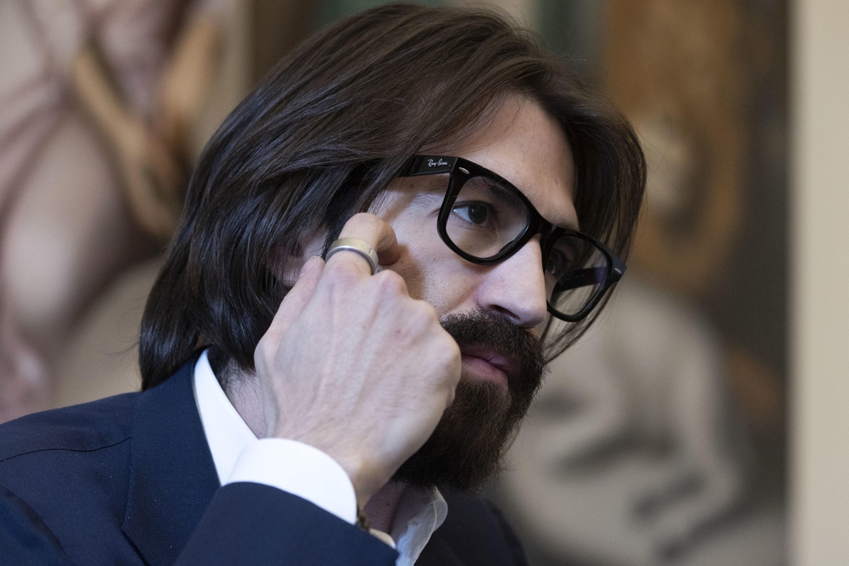 leonardo maria del vecchio debito un miliardo