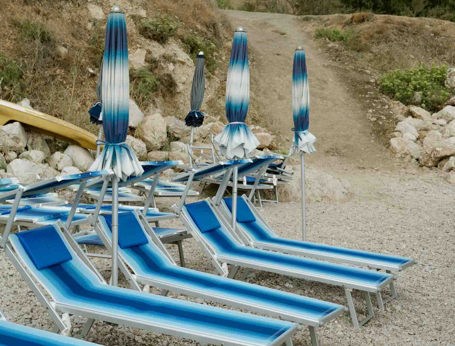 Lettini sulla spiaggia