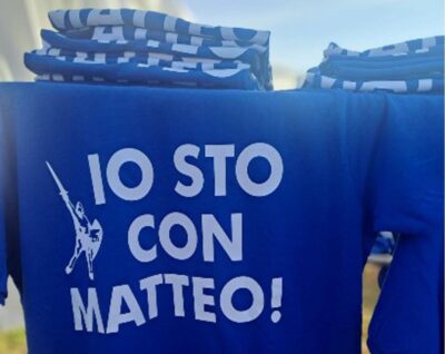 magliette pro Salvini a Pontida