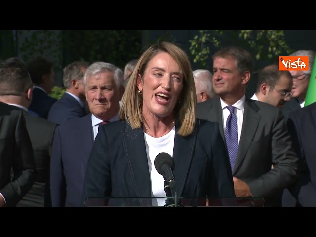 Metsola ricorda Sassoli: Nel 2020 ha aperto le porte del Parlamento a fragili e senzatetto – Il video