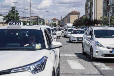 minaccia sciopero taxi caro carburanti