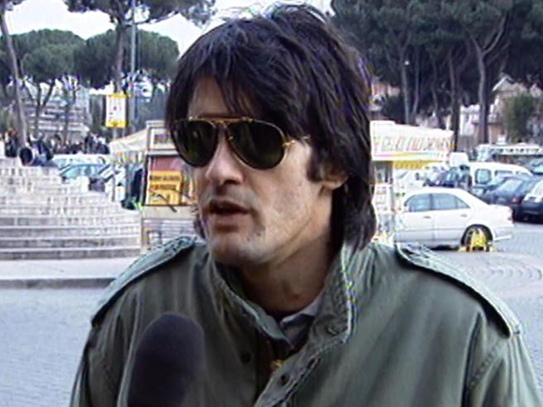 Sette persone sono state arrestate per l'omicidio di un ultrà noto come Diabolik, con accuse di metodo mafioso e traffico di droga, immagine di approfondimento