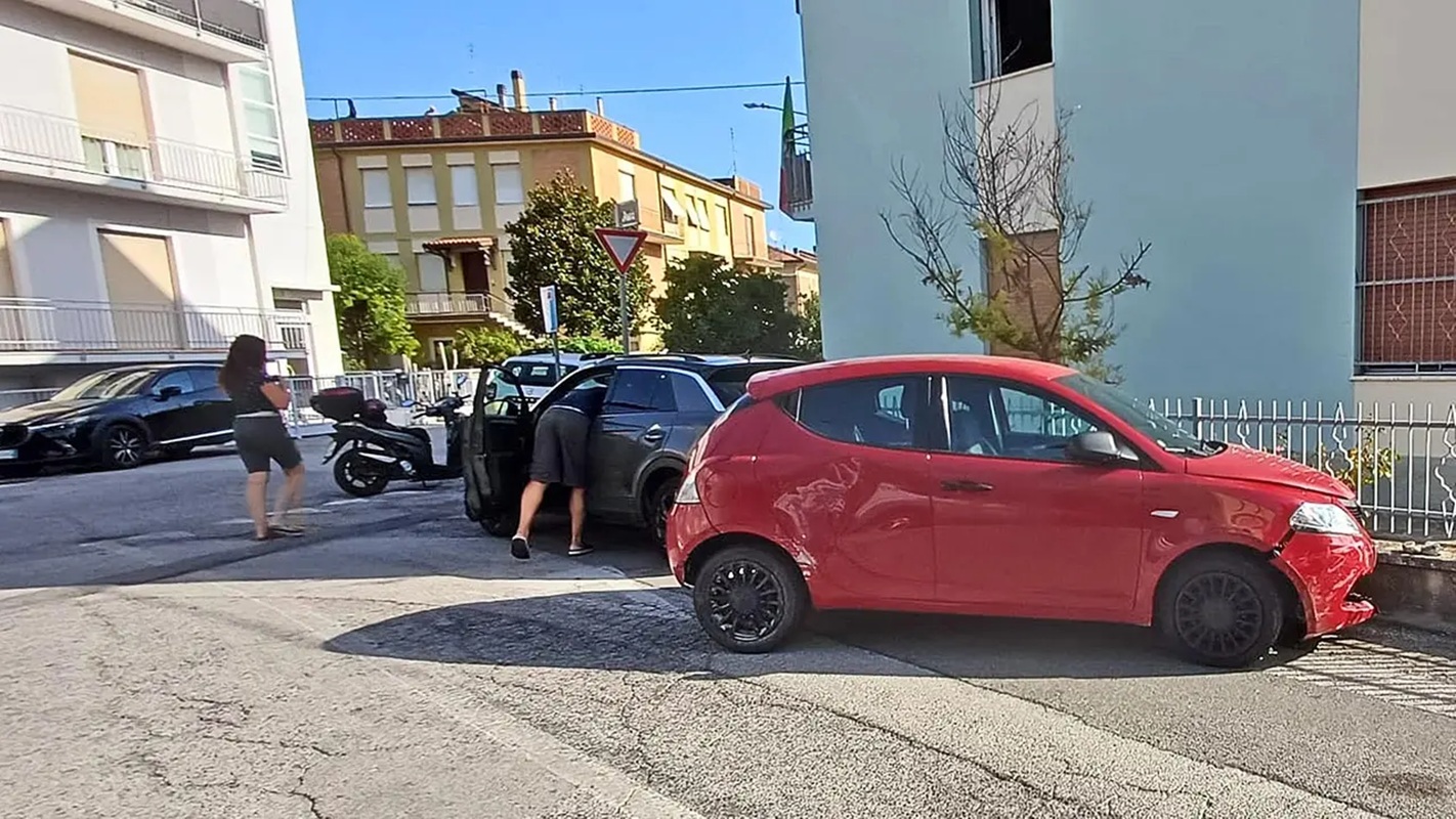 pesaro genitori arresto figlio