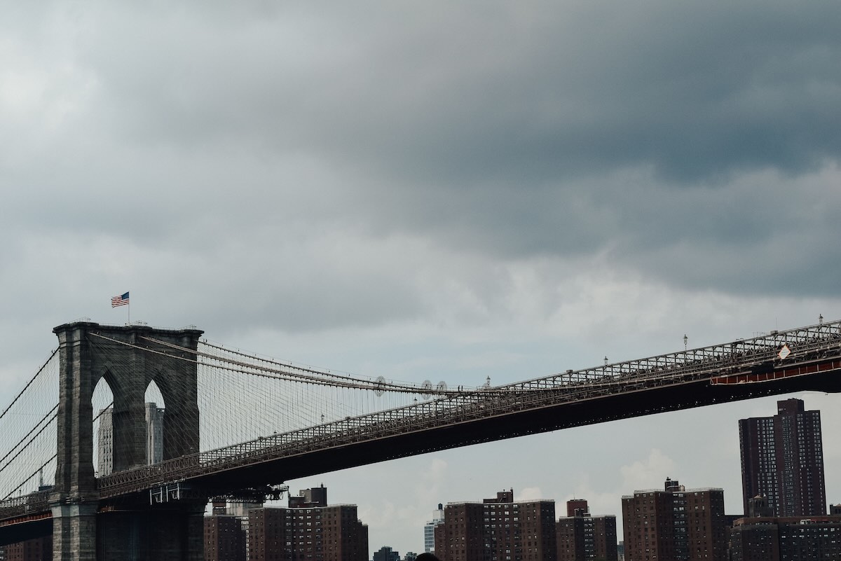 ponte-brooklyn-armato-polizia-uccide