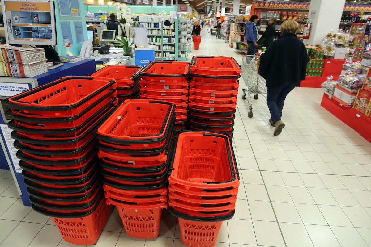 https://static.open.online/wp-content/uploads/2026/09/poverta-alimentare.jpg