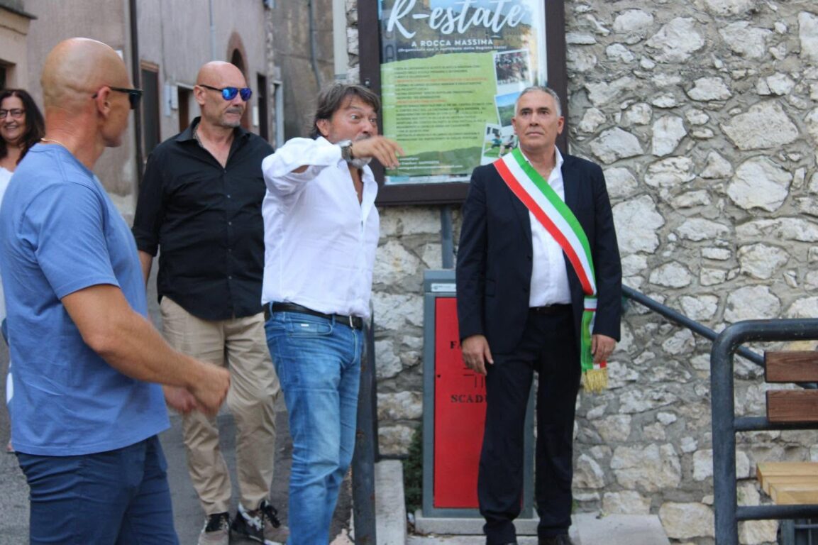 Sigfrido Ranucci con il sindaco di Rocca Massima il giorno in cui ha ricevuto la cittadinanza onoraria