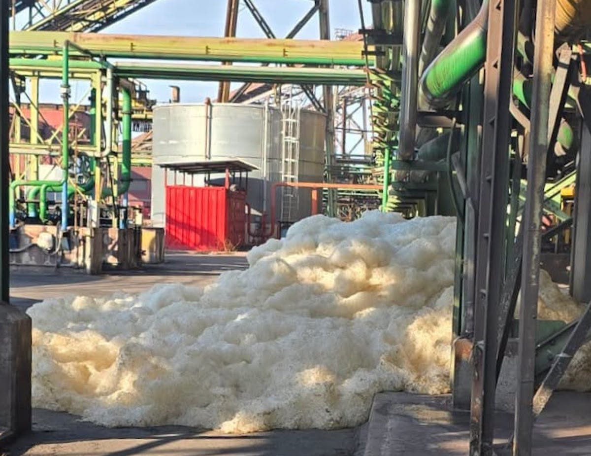 schiuma gialla ilva taranto
