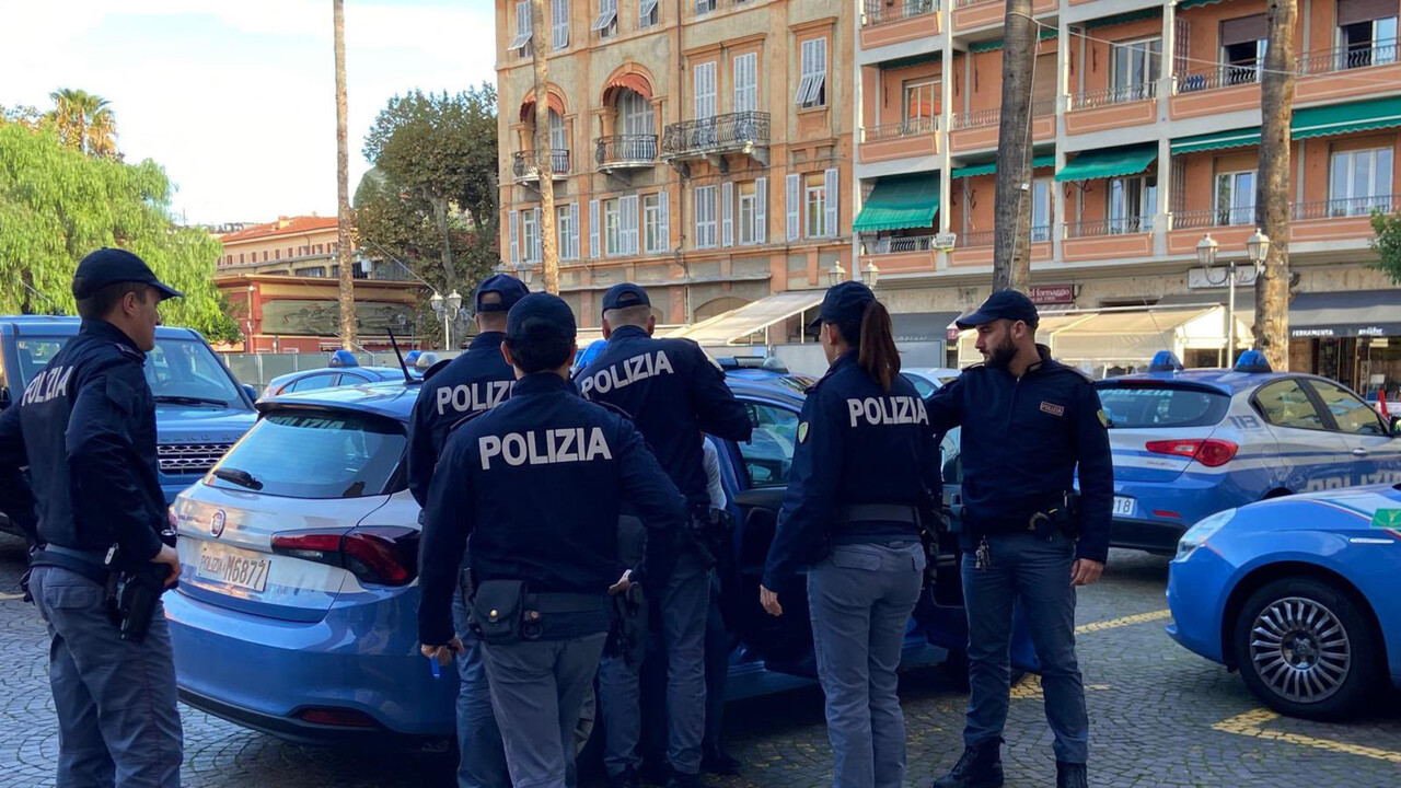 tatuaggi polizia discriminazione donne