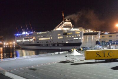 Traghetto nel porto di Tunisi