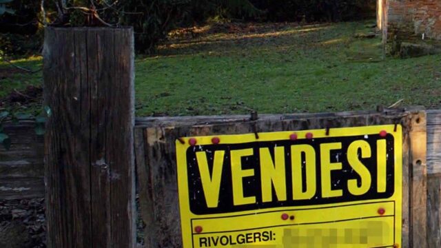cartello vendesi: in provincia di Genova appartamenti a zero euro