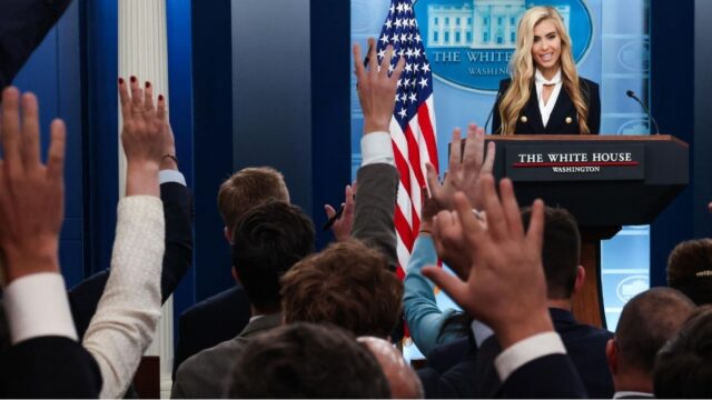 Portavoce del presidente Usa Katie Zacharia durante la sua prima conferenza stampa alla Casa Bianca