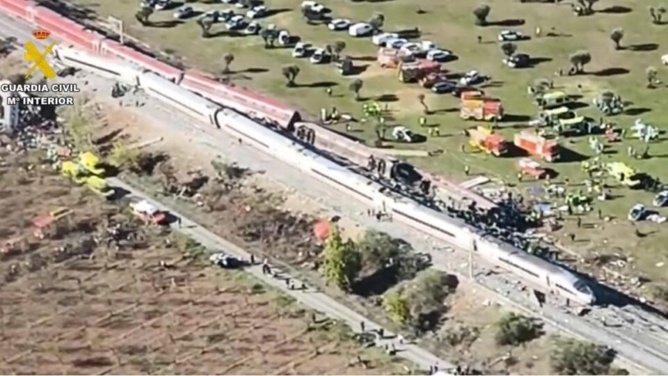 Immagini dal luogo dell'incidente tra due treni in Spagna