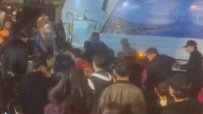 Piazza Vanvitelli a Napoli, durante l'aggressione al padre 50enne