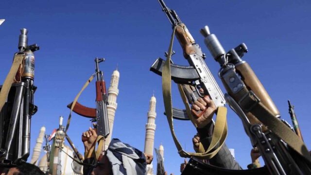 attacco houthi aeroporto riad