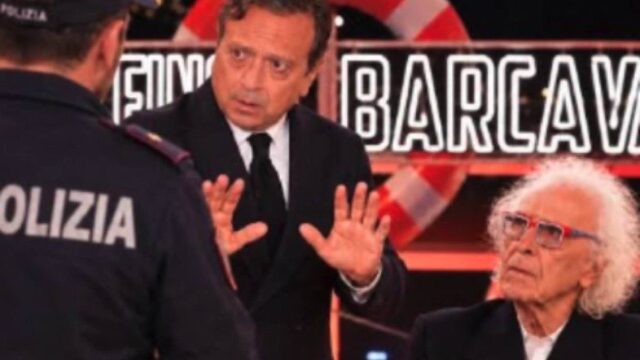 Chiambretti e la polizia mentre intervista Mughini