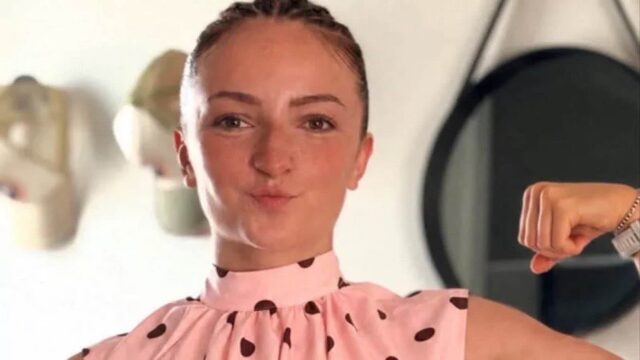 Cléa morta sul campo da rugby dopo un colpo di testa