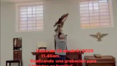 Sacerdote colpito da un crocifisso