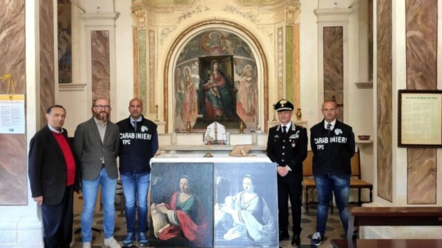 Il dipinto originale di Sant'Agnese, raffigurata mentre accarezza un agnello, prima delle modifiche successive al furto del 2004