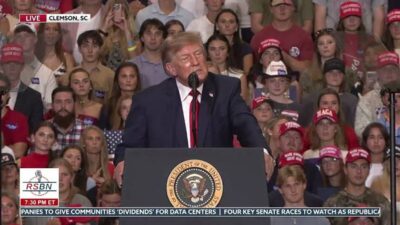 donald trump pugno contestatore elogio