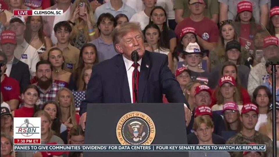 donald trump pugno contestatore elogio