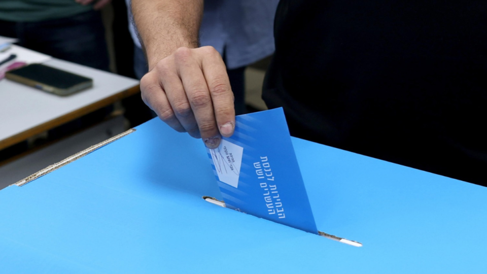 Chiesta la chiusura delle urne dopo le 22