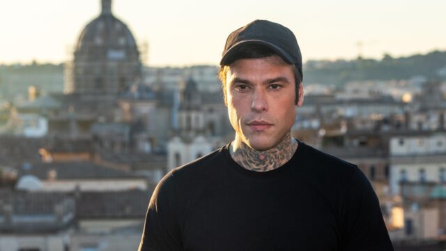 fedez botte cameriere foto