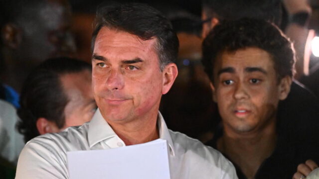 flavio bolsonaro passaporto