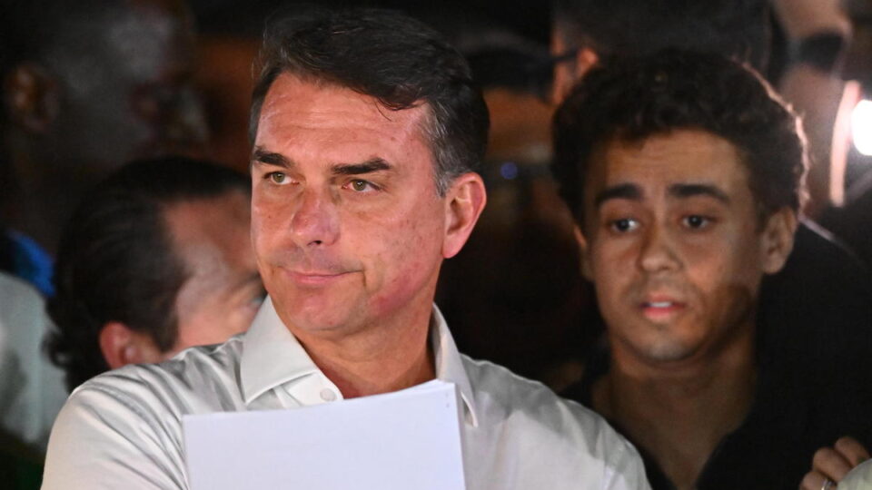 flavio bolsonaro passaporto