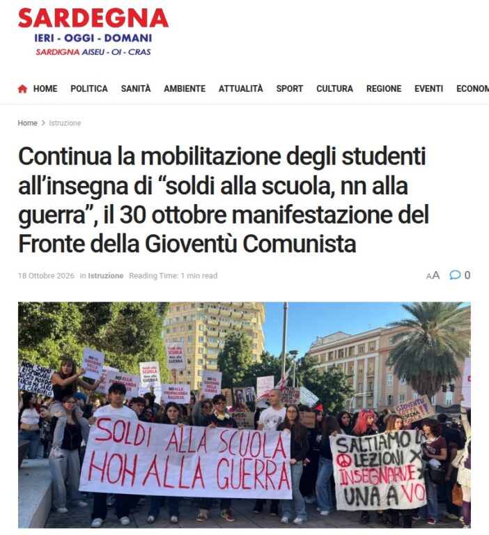 La foto originale della manifestazione a Cagliari con lo striscione «Soldi alla scuola, non alla guerra».