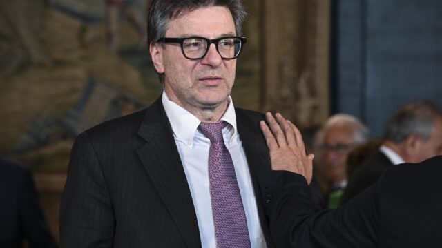 Il ministro dell'Economia, Giancarlo Giorgetti, durante la cerimonia al Quirinale per i 70 anni della Corte Costituzionale, Roma, 23 aprile 2026. ANSA/RICCARDO ANTIMIANI