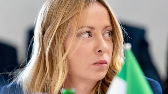 giorgia meloni carta igienica palazzo chigi