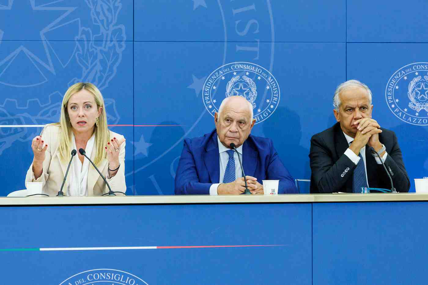 https://static.open.online/wp-content/uploads/2026/10/giorgia-meloni-matteo-piantedosi-carlo-nordio-governo-decreto-anti-maranza.jpg