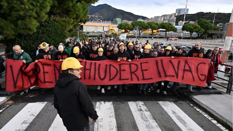Proteste dei lavoratori contro l'ex Ilva di Cornigliano