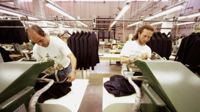 lavoratori giovani anziani stipendio divario