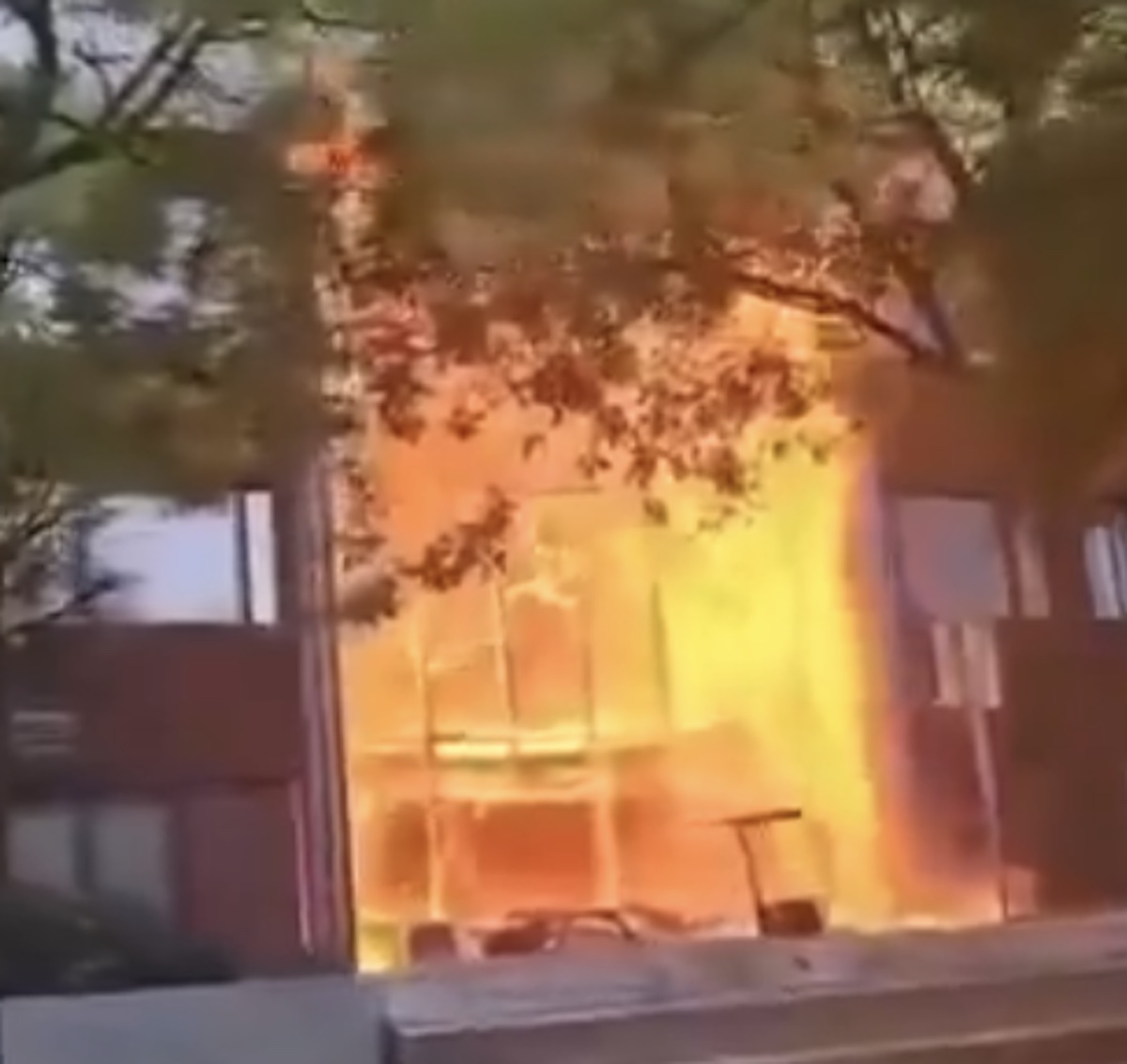 https://static.open.online/wp-content/uploads/2026/10/liceo-nantes-incendio.jpg