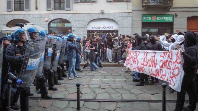 manifestazione degli studenti a milano