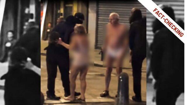 Due anziani in biancheria intima circondati da figure incappucciate in una strada notturna, con etichetta grafica laterale "Fact-checking"