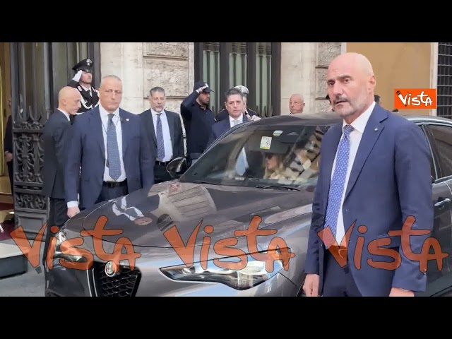Meloni arriva al Senato per le comunicazioni in vista del Consiglio Europeo – Il video
