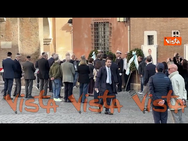 Gualtieri depone una corona al ghetto ebraico per commemorazione rastrellamento del 16 ottobre 1943 – Il video