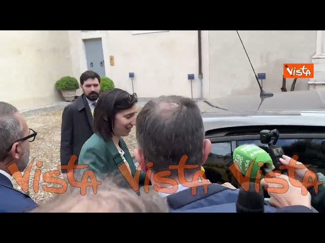 Elly Schlein va via dal Forum di Coldiretti e saluta i cronisti: Buon lavoro – Il video