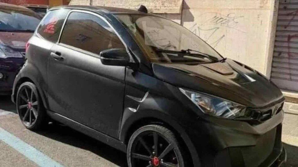 La minicar utilizzata da due minorenni per le aggressioni nel quartiere Monteverde della Capitale