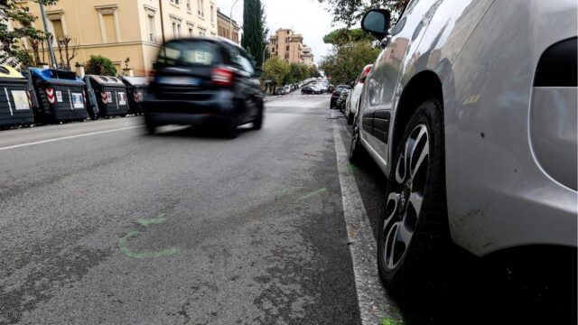 La microcar utilizzata per colpire le persone nei quartieri di Roma