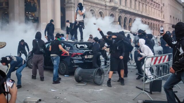 milano-manifestanti-