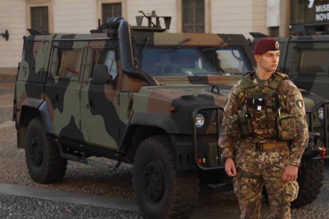 Militari in piazza Duomo a Milano