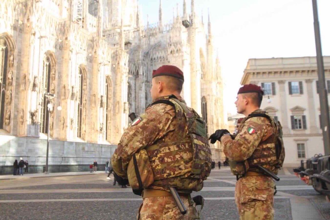 Militari in piazza Duomo a Milano