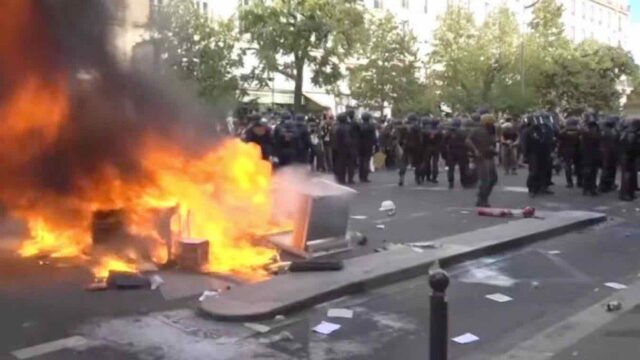 Parigi, scontri tra studenti e polizia