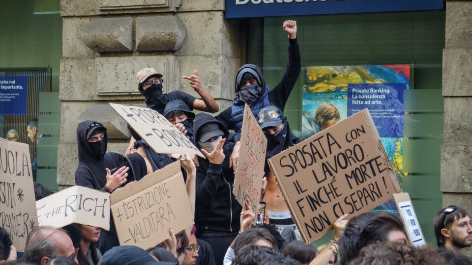 proteste-scontri-psicologa
